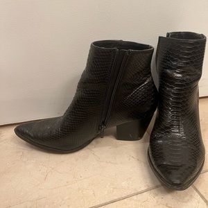 Coconuts by Matisse Pointed Toe Black Booties